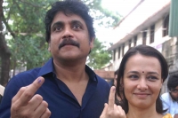 Hero nagarjuna and maa president rajendra prasad utilities their vote