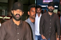 Tarak s funny banter with a photographer at the airport