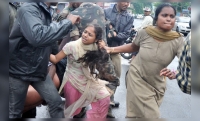 Police beaten students in vishkapatnam