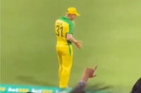 David warner brings out butta bomma step while fielding in the first odi