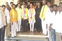 Congress rebel bikshapathi yadav supports tdp anand prasad in hitech constituency