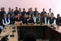 Arunachal gets full fledged bjp govt as pema khandu 32 others join saffron party