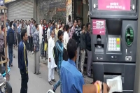 Atm in maharashtra dispenses 5 times extra cash locals rush in after news