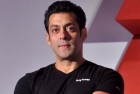 Salman hangs from 40th floor of a building