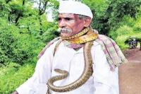 Viral video man cycles with snake around his neck in k taka s belagavi