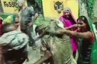 Watch women give mud bath to bjp mla in uttar pradesh s maharajganj