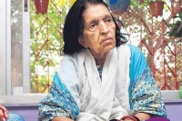 Lata mangeshkar pays tribute to mubarak begum shaikh