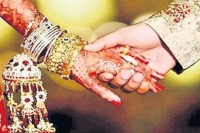 Girl turns bride in friends marriage in trichy