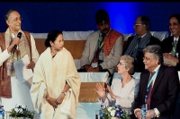 Mamata banerjee apologizes to industry for the past