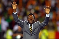 Football brazil legend pele health twitter reply