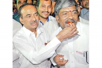 Telangana ministers padmarao eetela rajender ate chicken in hyderabad