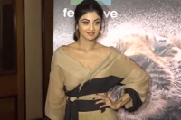 Can do yoga better without clothes says shilpa shetty