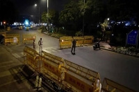 Weekend curfew in delhi from friday 10 pm to monday 5 am amid covid surge
