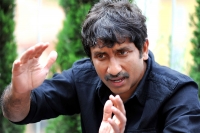 Srinu vaitla taking credit of writers