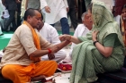 Sonia gandhi performs havan before filing nomination