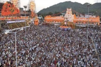 Tirumala tirupati 4 5 lakh devotees to witness garuda seva today
