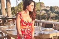 Sun kissed samantha akkineni in a floral outfit will make you drool