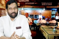 Service charge in hotels restaurants not mandatory now says ram vilas paswan