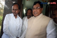 Jana reddy met trs mp vinod kumar political gossips telangana state