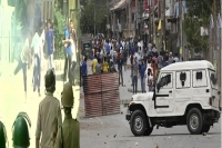 Violence erupts in kashmir bjp office in kulgam attacked