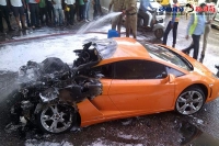 2 and half crore lamborghini gallardo car seen fire in delhi