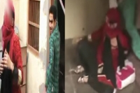 Bajrang dal goons brutally beating muslim couple in bundalshahr u p