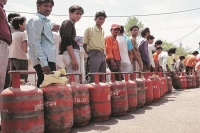 No lpg subsidy to households rs 200 lpg dole limited to ujjwala beneficiaries