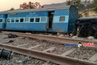 Mahakoshal express derail in kulpahar