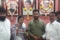 Indore mayor pays floral tribute to pm narendra modi madhya pradesh cm along with dead husband