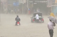 Mumbai police warns of high tide at 4 30 pm all schools closed