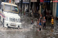 Heavy rains getting more problems to mumbai people