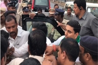 Amaravati police arrests nara lokesh and other tdp leaders at benz circle