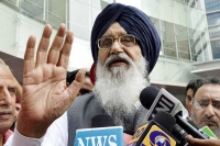 Punjab cm parkash singh badal injured in shoe attack at rally