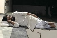 Pawan kalyan sleeps at kakinada airport waiting for his plane to rajamundry