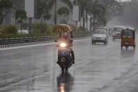 Imd predicts moderate rainfall in parts of andhra pradesh telangana for next four days