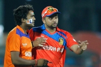 Suresh raina fan rushes onto the field for autograph