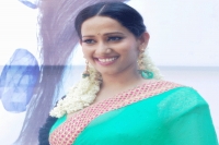 Kollywood heroine s mobile robbed on road in anna nagar