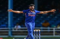 Mohammed siraj wreaks havoc with sensational double wicket over
