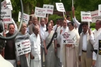 Sonia gandhi leads opposition protest over rafale deal outside parliament