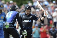 New zealand beat sri lanka in first test in dunedin