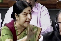 Sushma mocks rahul says cong helped quattrocchi and anderson