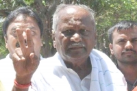 Thammanna s street dog jibe at bjp leaders