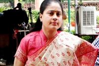 Vijayashanthi sets ground to joins sasikala camp