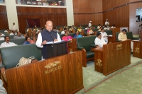 Andhra pradesh finance minister yanamala ramakrishnudu presents budget in assembly