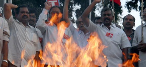 Left parties protest power tariff hike in vijayawada
