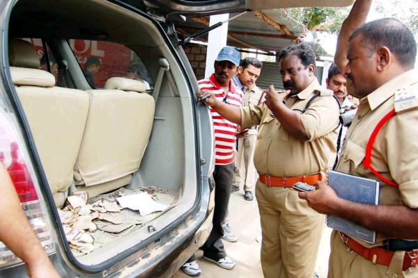 Former minsiter uttam kumar reddy car engine with currency notes