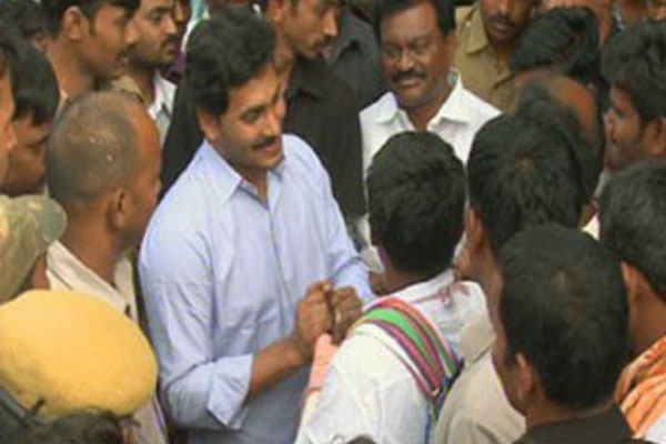 Ys jagan rushes to vizag district to console cyclone hit people