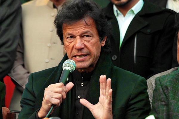 Imran khan praises narendra modi over black money issue