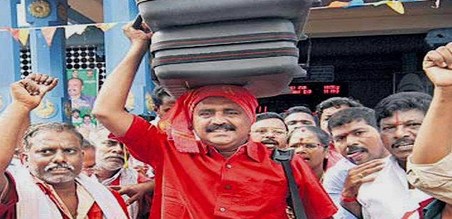 Bhumana turns porter protesting state division