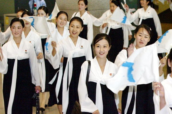 Beauty war between south and north korea in asian games 2014